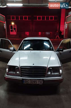 Седан Mercedes-Benz E-Class 1995 в Львові