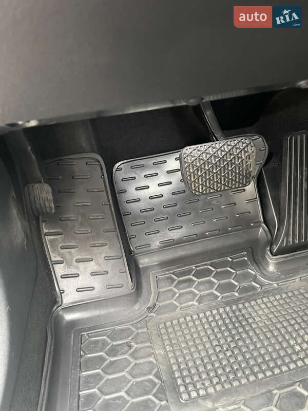 Седан Mercedes-Benz E-Class 2011 в Тернополе