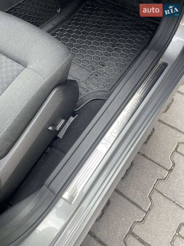 Седан Mercedes-Benz E-Class 2011 в Тернополе