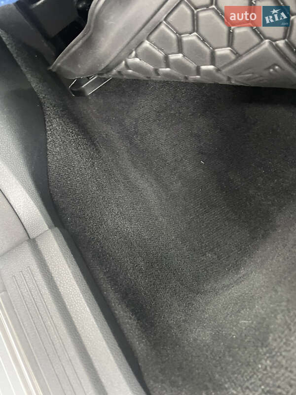 Седан Mercedes-Benz E-Class 2011 в Тернополе