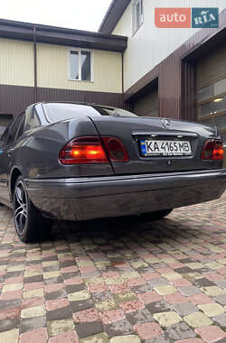 Седан Mercedes-Benz E-Class 1996 в Києві