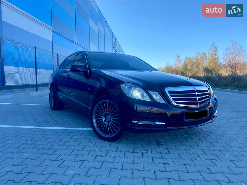 Седан Mercedes-Benz E-Class 2010 в Львове