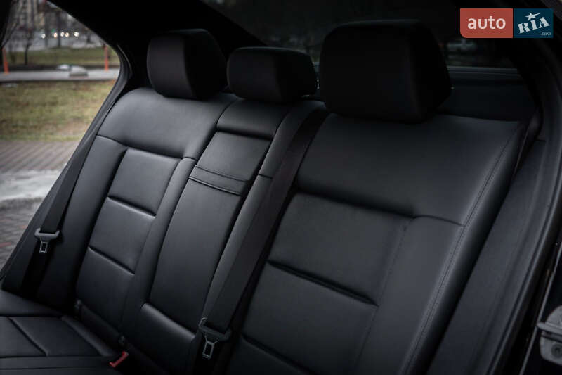Седан Mercedes-Benz E-Class 2012 в Киеве