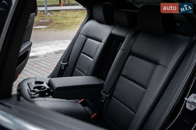 Седан Mercedes-Benz E-Class 2012 в Киеве