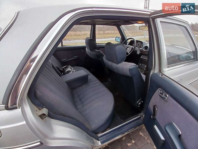 Седан Mercedes-Benz E-Class 1982 в Львове