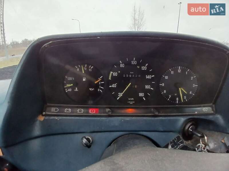 Седан Mercedes-Benz E-Class 1982 в Львове