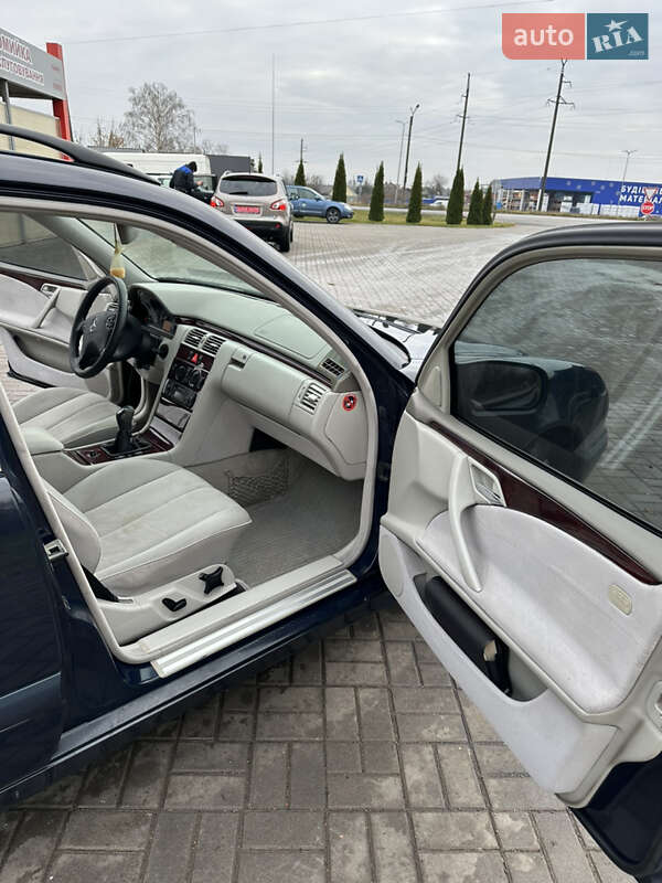 Универсал Mercedes-Benz E-Class 2001 в Нововолынске