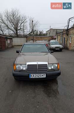 Седан Mercedes-Benz E-Class 1988 в Киеве