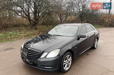 Седан Mercedes-Benz E-Class 2012 в Олевске