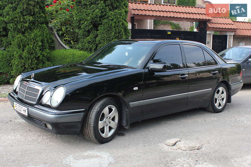 Седан Mercedes-Benz E-Class 1998 в Кривому Розі