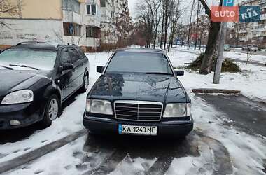 Седан Mercedes-Benz E-Class 1993 в Києві