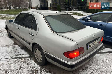 Седан Mercedes-Benz E-Class 1998 в Києві