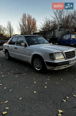 Седан Mercedes-Benz E-Class 1985 в Одессе