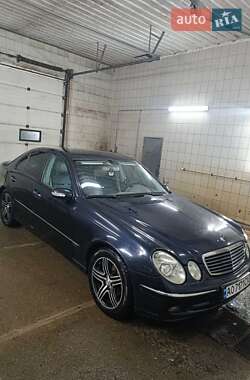 Седан Mercedes-Benz E-Class 2004 в Славському