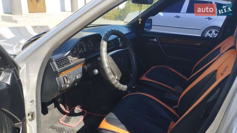 Седан Mercedes-Benz E-Class 1991 в Виннице