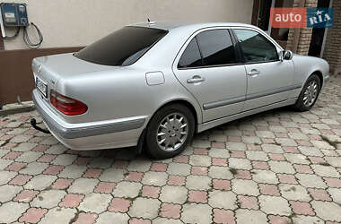 Седан Mercedes-Benz E-Class 1999 в Новоселиці