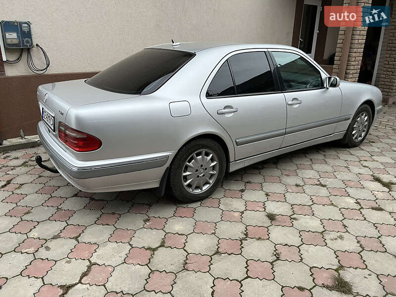 Седан Mercedes-Benz E-Class 1999 в Новоселиці