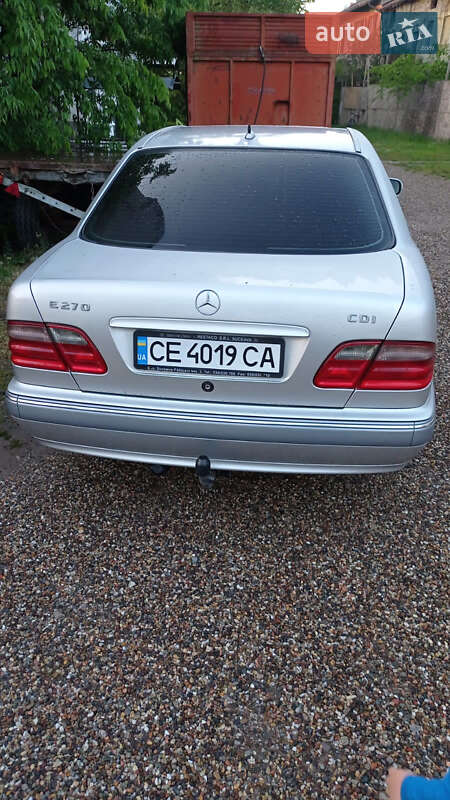 Седан Mercedes-Benz E-Class 1999 в Новоселиці