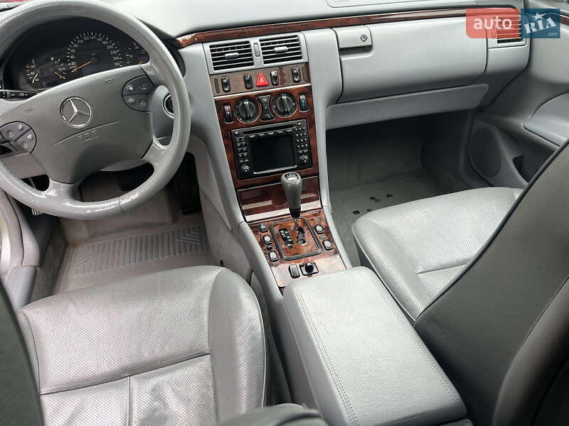 Седан Mercedes-Benz E-Class 1999 в Новоселиці