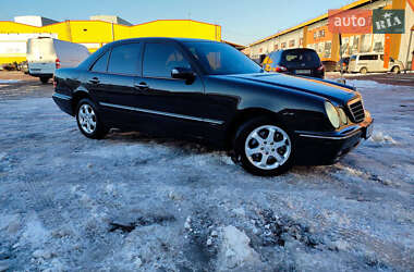 Седан Mercedes-Benz E-Class 2000 в Житомирі