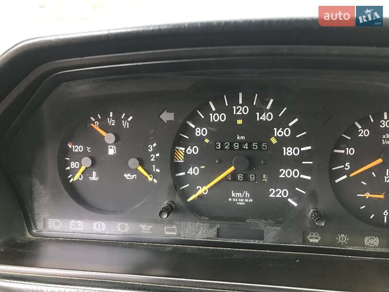 Седан Mercedes-Benz E-Class 1995 в Маневичах