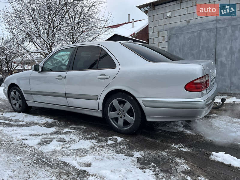 Седан Mercedes-Benz E-Class 2001 в Полонному