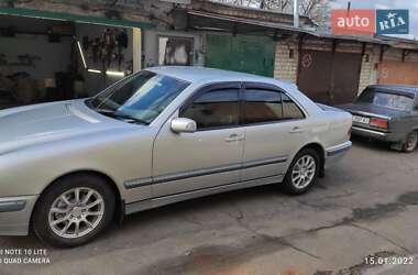 Седан Mercedes-Benz E-Class 2001 в Миколаєві