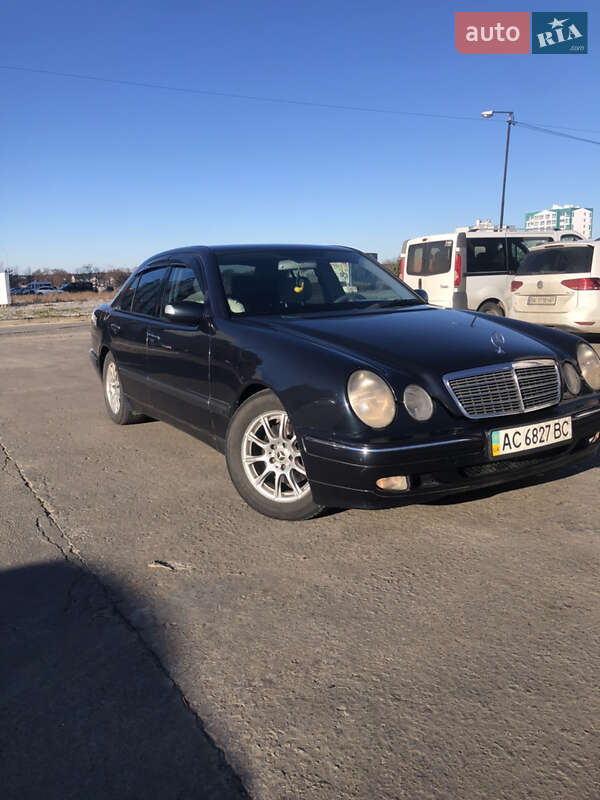 Седан Mercedes-Benz E-Class 1999 в Вараші