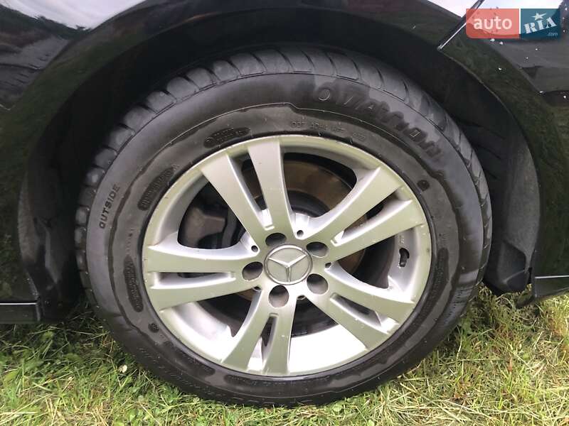 Седан Mercedes-Benz E-Class 2012 в Старій Вижівці