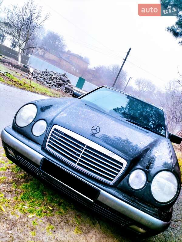 Седан Mercedes-Benz E-Class 1998 в Полтаве