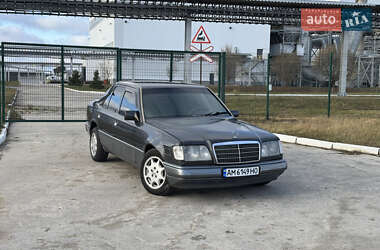 Седан Mercedes-Benz E-Class 1990 в Коростені