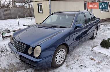 Седан Mercedes-Benz E-Class 2000 в Пирятині