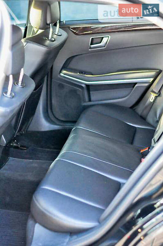 Седан Mercedes-Benz E-Class 2012 в Львове