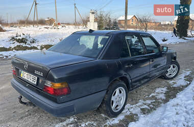 Седан Mercedes-Benz E-Class 1990 в Львові