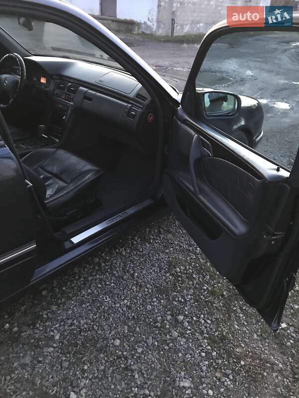 Седан Mercedes-Benz E-Class 2000 в Арцизові