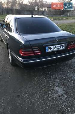 Седан Mercedes-Benz E-Class 2000 в Арцизе