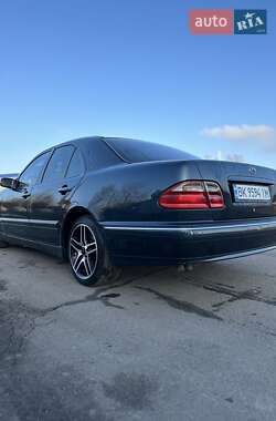 Седан Mercedes-Benz E-Class 2001 в Костополе