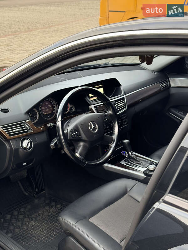Седан Mercedes-Benz E-Class 2009 в Иршаве
