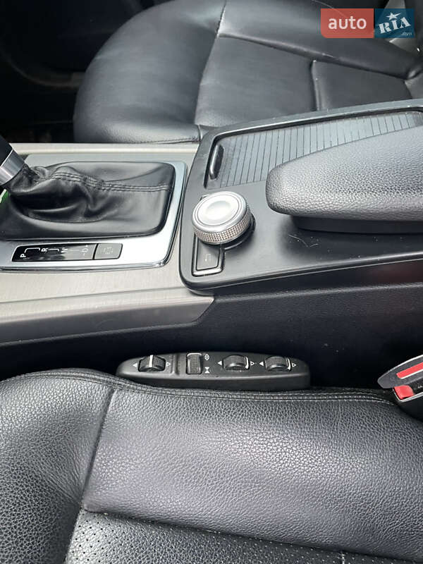 Седан Mercedes-Benz E-Class 2011 в Березному