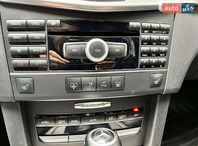 Седан Mercedes-Benz E-Class 2011 в Березному