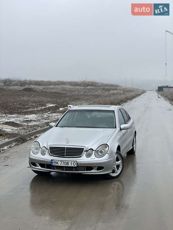 Седан Mercedes-Benz E-Class 2003 в Ровно