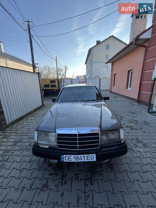 Седан Mercedes-Benz E-Class 1988 в Чернівцях