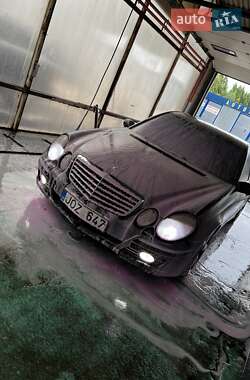 Седан Mercedes-Benz E-Class 2002 в Вараші