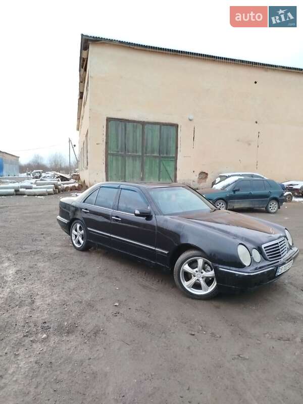 Седан Mercedes-Benz E-Class 2000 в Вижниці