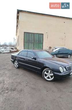 Седан Mercedes-Benz E-Class 2000 в Вижниці