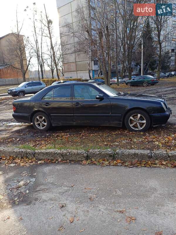 Седан Mercedes-Benz E-Class 2001 в Харькове