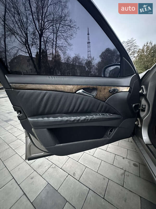 Седан Mercedes-Benz E-Class 2004 в Дніпрі