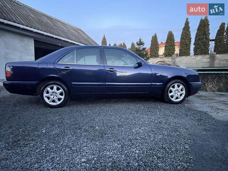 Седан Mercedes-Benz E-Class 1998 в Ровно
