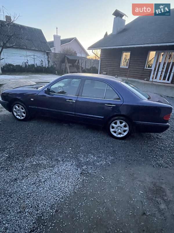 Седан Mercedes-Benz E-Class 1998 в Ровно