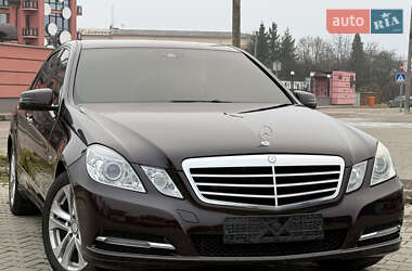 Седан Mercedes-Benz E-Class 2010 в Львові